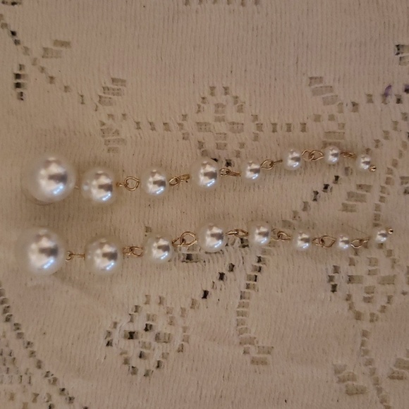 Jewelry - Pearl drop earrings